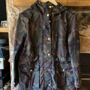 J Crew camo raincoat XS fits like a small
